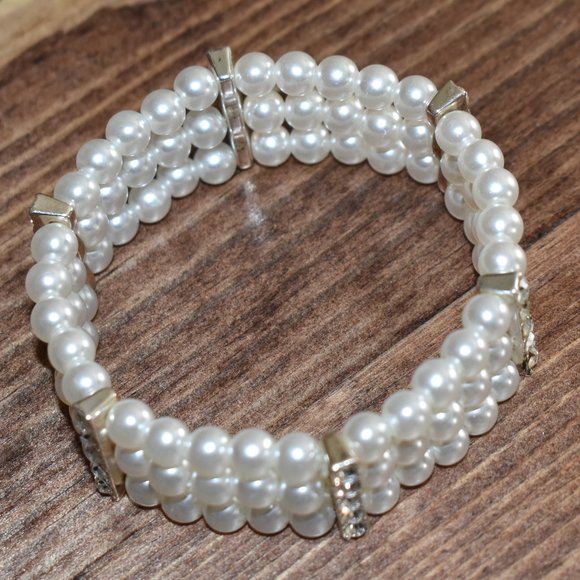 Beautiful Faux Pearl & Stone Stretchy Bracelet - Picture 3 of 3